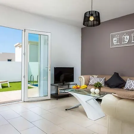 Playa De Fanabe Sleeps 8 Pool Air Con Wifi ヴィラ