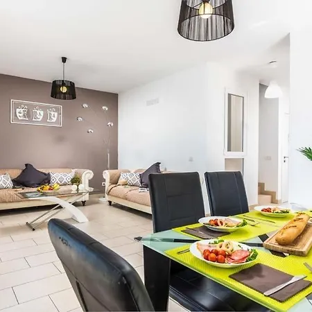 Playa De Fanabe Sleeps 8 Pool Air Con Wifi ヴィラ アデヘ